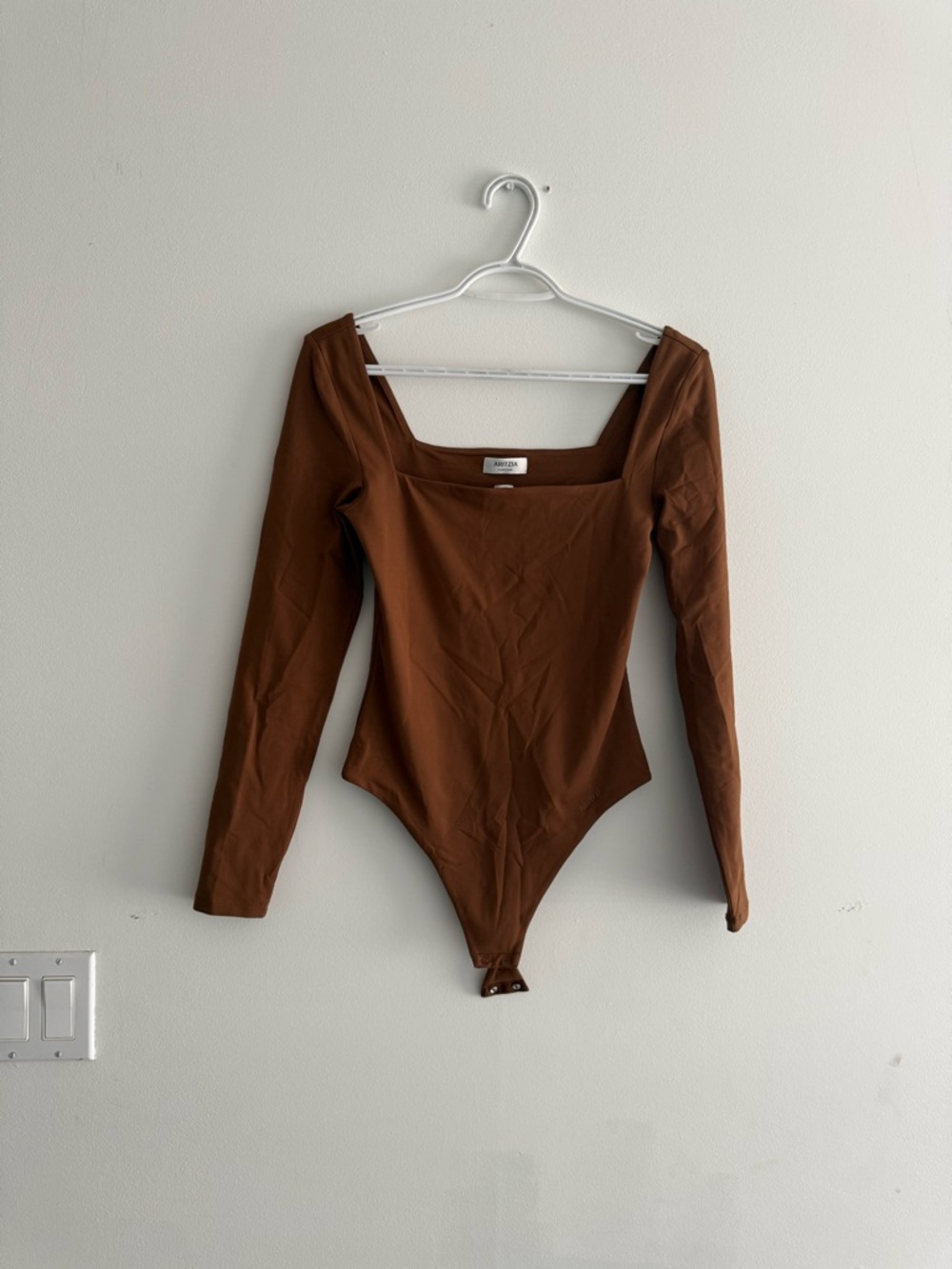 Aritzia Contour Long Sleeve Square Neck Bodysuit in Brown size M - Picture 2 of 8